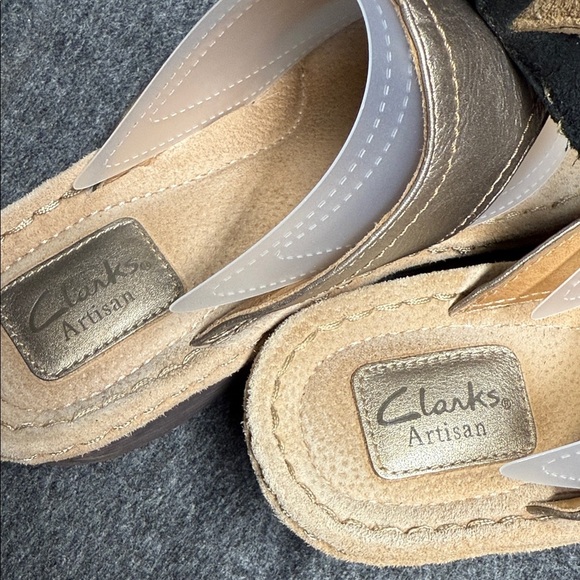 Clarks Metallic Flower Sandals - Picture 2 of 8